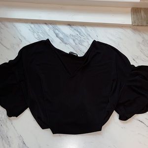 Adorable lose fit crop top with ruffle sleeves